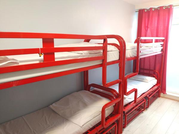 Astor Victoria Hostel : photo 2 de la chambre lit dans dortoir mixte de 4 lits