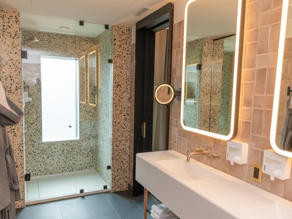 The Drake Hotel : photo 2 de la chambre chambre lit queen-size - aile moderne