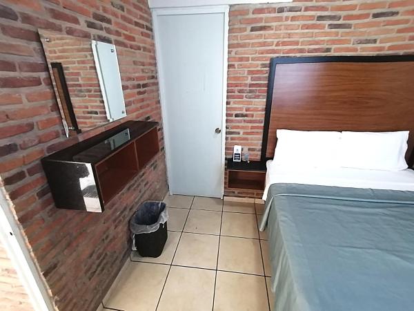 Hotel HCM Guadalajara : photo 1 de la chambre chambre lit queen-size deluxe