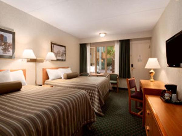 Travelodge by Wyndham Winnipeg East : photo 5 de la chambre chambre deluxe avec 2 lits queen-size - non-fumeurs