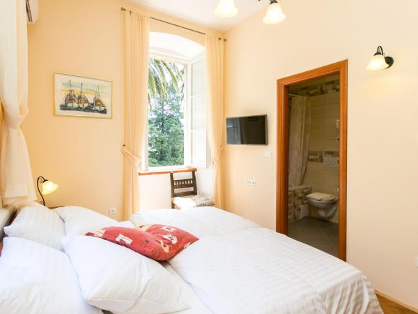 Rooms Posat : photo 5 de la chambre chambre double – vue sur ville