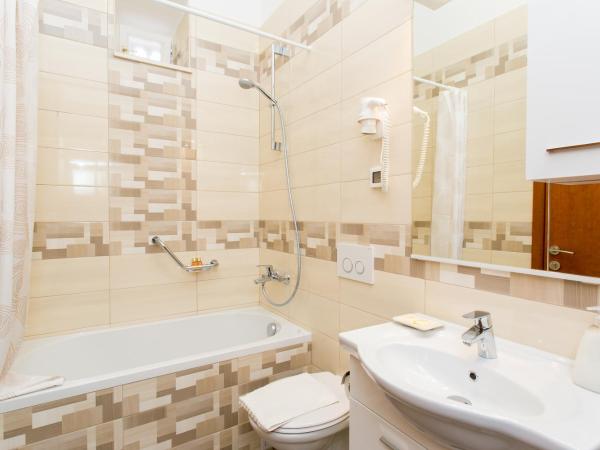 Rooms Posat : photo 7 de la chambre chambre double – vue sur ville