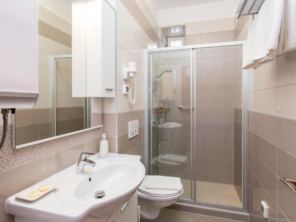 Rooms Posat : photo 8 de la chambre chambre triple - vue sur mer