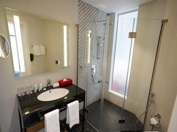 IntercityHotel Dubai Jaddaf Waterfront : photo 4 de la chambre chambre premium - vue sur canal (15 % de réduction sur nourriture et boissons et service de navette vers festival city mall)