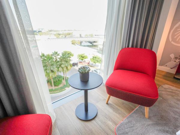 IntercityHotel Dubai Jaddaf Waterfront : photo 5 de la chambre chambre lit king-size supérieure (15 % de réduction sur nourriture et boissons et service de navette vers festival city mall)