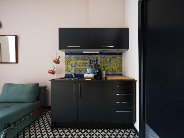 numa l Roca Rooms & Apartments : photo 2 de la chambre studio avec terrasse