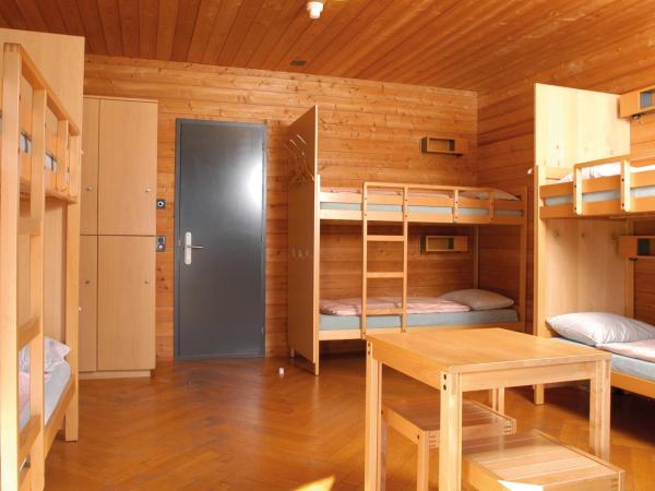 Grindelwald Youth Hostel : photo 3 de la chambre chambre sextuple avec salle de bains commune