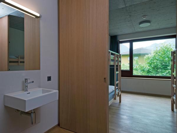 Interlaken Youth Hostel : photo 7 de la chambre chambre quadruple avec douche