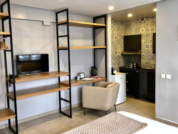 Suite Loc Luxury Aparthotel : photo 1 de la chambre studio pop art