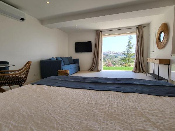 Ideal BnB : photo 3 de la chambre appartement supérieur avec piscine