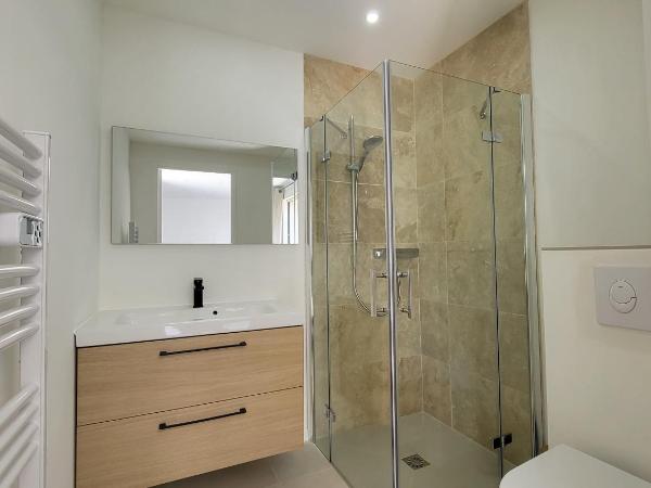 Ideal BnB : photo 5 de la chambre appartement supérieur avec piscine