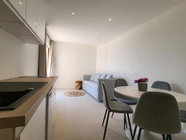 Ideal BnB : photo 8 de la chambre appartement premium avec piscine