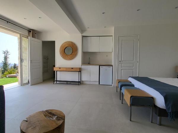 Ideal BnB : photo 7 de la chambre appartement supérieur avec piscine