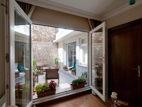 Best Point Hotel-Old City Sultanahmet : photo 8 de la chambre suite familiale communicante avec jardin - 5 adultes - annexe - 47 m²