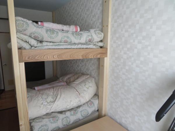Sapporo Guest House Nariya : photo 3 de la chambre petite chambre lits jumeaux
