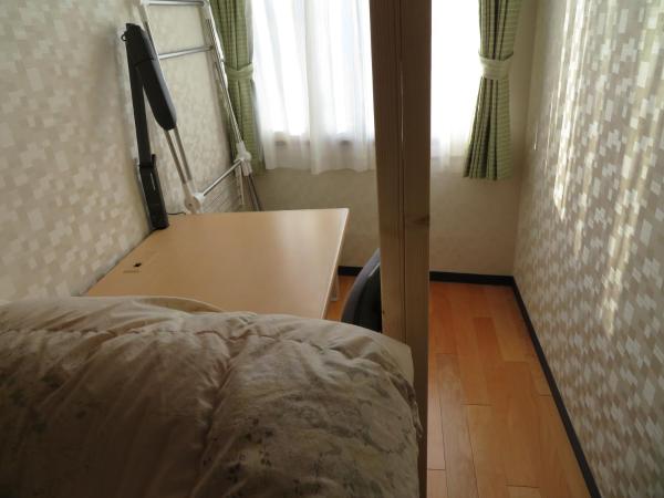 Sapporo Guest House Nariya : photo 4 de la chambre petite chambre lits jumeaux