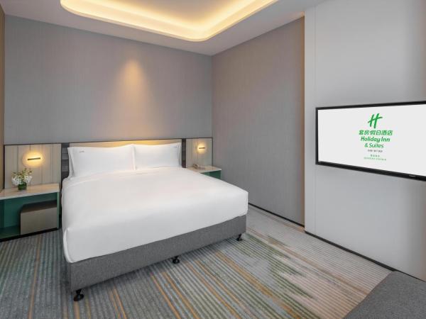 Holiday Inn & Suites Qingdao Jinshui, an IHG Hotel : photo 1 de la chambre suite lit king-size