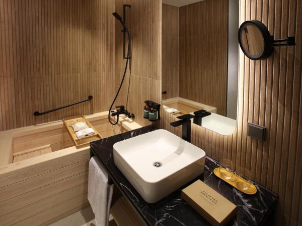voco Seoul Gangnam, an IHG Hotel : photo 3 de la chambre chambre lit king-size premium avec douche et baignoire