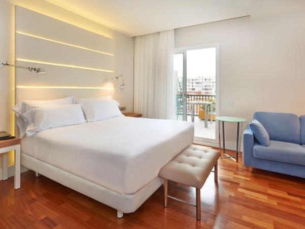 NH Barcelona Les Corts : photo 6 de la chambre chambre double ou lits jumeaux supérieure avec vue et terrasse