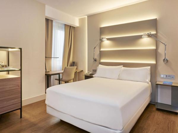 NH Sants Barcelona : photo 9 de la chambre chambre double ou lits jumeaux standard