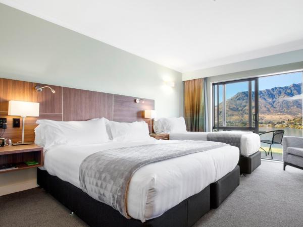 Holiday Inn Queenstown Frankton Road, an IHG Hotel : photo 8 de la chambre chambre premium avec vue sur le lac