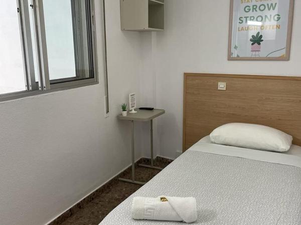 Hostal Milmarcos : photo 7 de la chambre chambre simple avec salle de bains externe