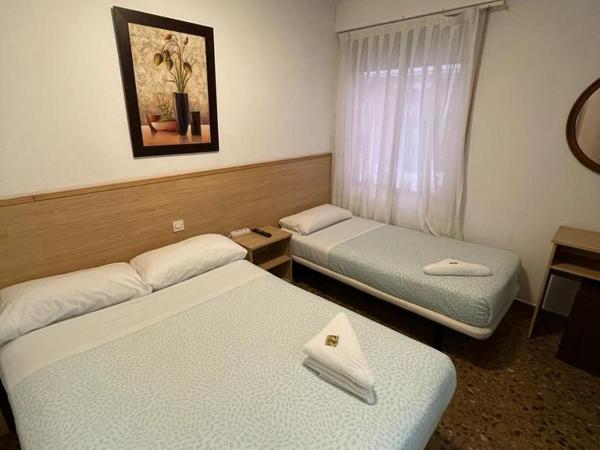 Hostal Milmarcos : photo 8 de la chambre chambre triple