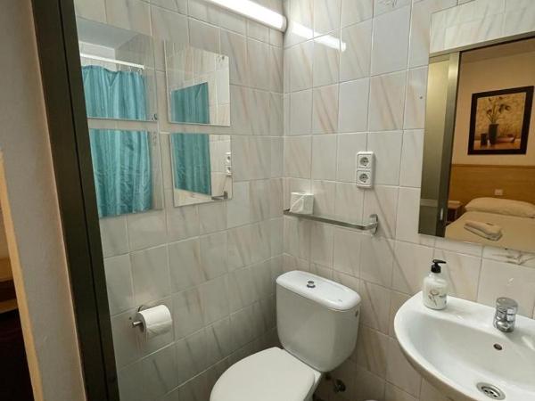 Hostal Milmarcos : photo 5 de la chambre chambre triple