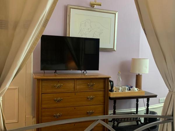 Southside Guest House : photo 3 de la chambre chambre avec lit à baldaquin