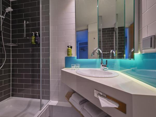 Holiday Inn Express Cologne Mülheim, an IHG Hotel : photo 2 de la chambre chambre standard