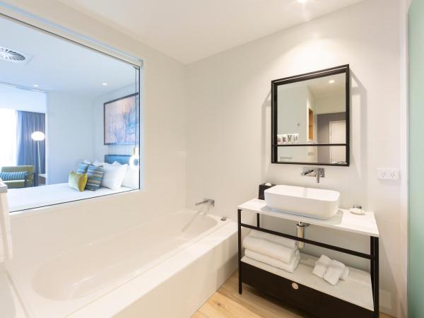 Mercure Canberra Belconnen : photo 4 de la chambre studio lit king-size exécutif avec canapé-lit