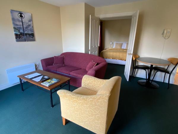 Motel On York : photo 7 de la chambre suite lit queen-size avec baignoire spa