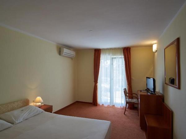 Hotel Vila Ružica- glavna zgrada i depandanse : photo 2 de la chambre chambre triple avec balcon