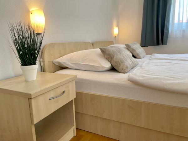 Rooms and Apartments Ana : photo 3 de la chambre chambre double ou lits jumeaux avec balcon