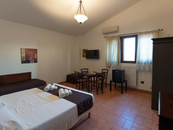 Bed & Breakfast Giardini Di Marzo : photo 8 de la chambre chambre triple confort