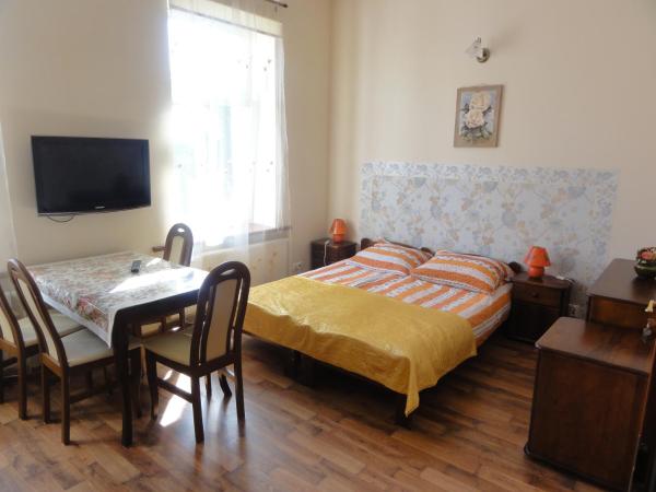 Sopot Roza Apartments : photo 5 de la chambre chambre quadruple avec salle de bains