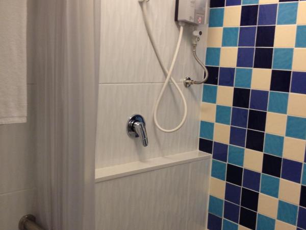 Grand Tower Inn Sathorn Hotel - SHA Plus : photo 5 de la chambre chambre lits jumeaux deluxe