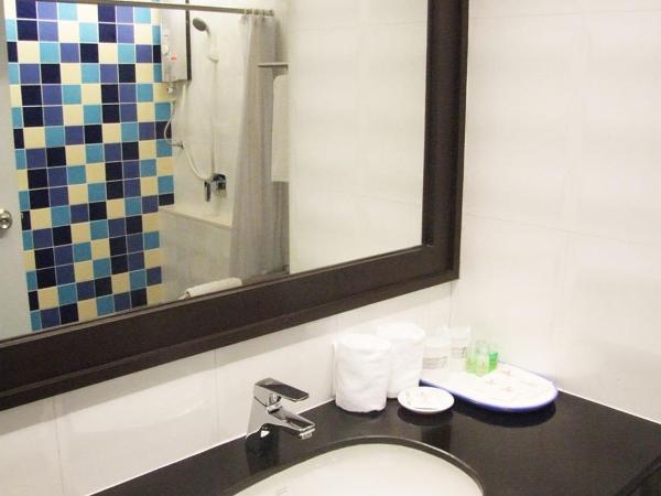 Grand Tower Inn Sathorn Hotel - SHA Plus : photo 6 de la chambre chambre lits jumeaux deluxe