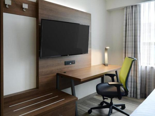 Holiday Inn Express Toronto Downtown, an IHG Hotel : photo 2 de la chambre chambre standard
