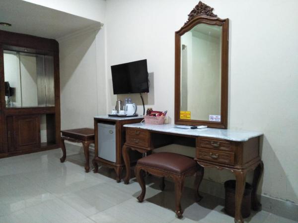 Hotel Indah Palace Yogyakarta : photo 8 de la chambre suite - vue sur piscine 
