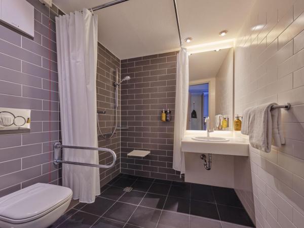 Holiday Inn Express Berlin City Centre, an IHG Hotel : photo 5 de la chambre chambre lit queen-size standard - accessible aux personnes à mobilité réduite