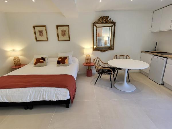 Ideal BnB : photo 3 de la chambre appartement avec piscine - vue sur jardin