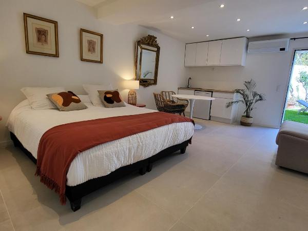 Ideal BnB : photo 5 de la chambre appartement avec piscine - vue sur jardin