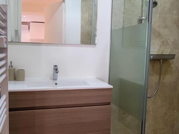 Ideal BnB : photo 7 de la chambre appartement avec piscine - vue sur jardin