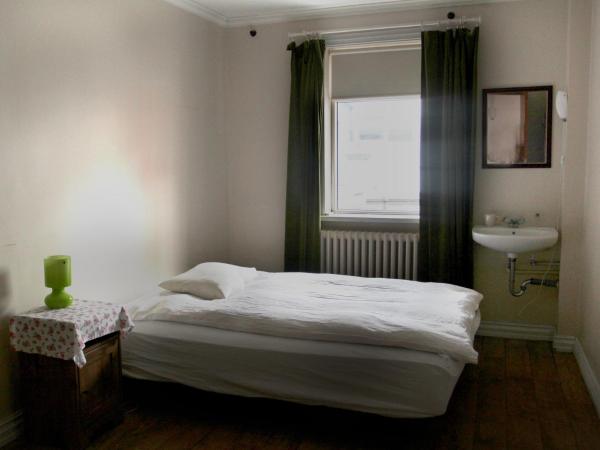 Downtown Guesthouse Reykjavik : photo 5 de la chambre chambre simple avec salle de bains commune