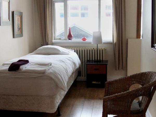 Downtown Guesthouse Reykjavik : photo 2 de la chambre chambre simple avec salle de bains commune
