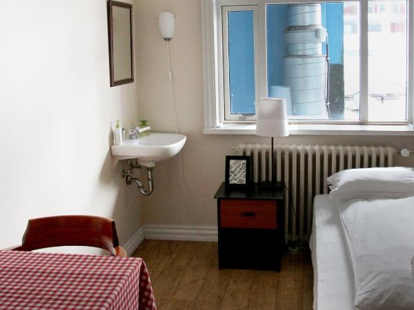 Downtown Guesthouse Reykjavik : photo 4 de la chambre chambre simple avec salle de bains commune