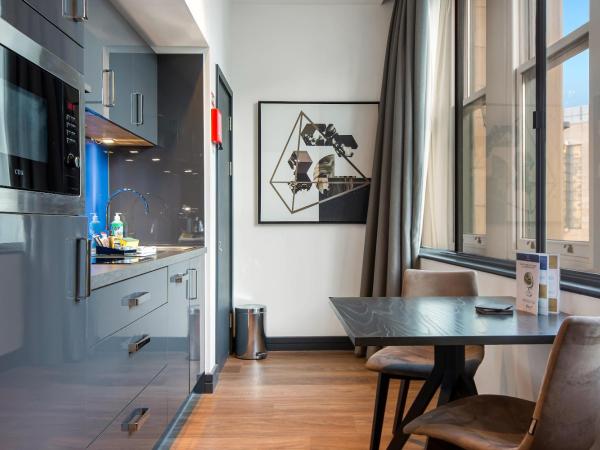 Roomzzz Manchester Victoria : photo 1 de la chambre appartement supérieur