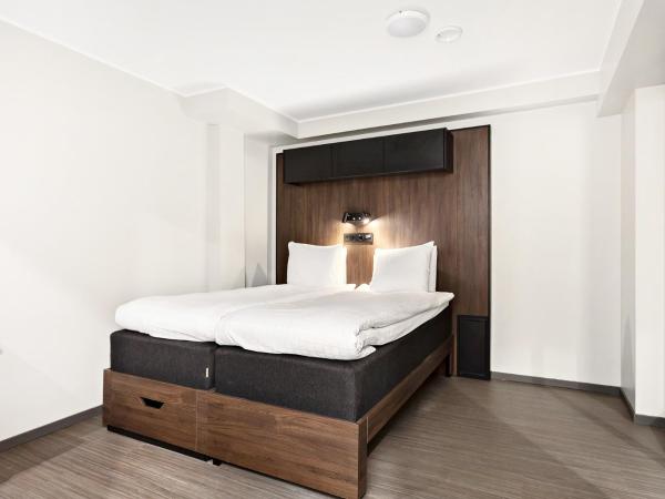 Sure Hotel Studio by Best Western Bromma : photo 9 de la chambre chambre lits jumeaux avec kitchenette - sans fenêtre