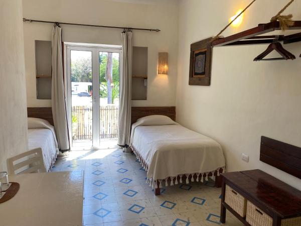 Hotel La Piazzetta : photo 4 de la chambre chambre lits jumeaux - vue sur parc